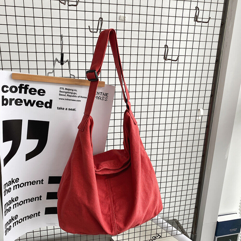 "Stijlvolle oversize canvas schoudertas voor dames, duurzaam, met comfortabele band, perfect voor dagelijks gebruik."