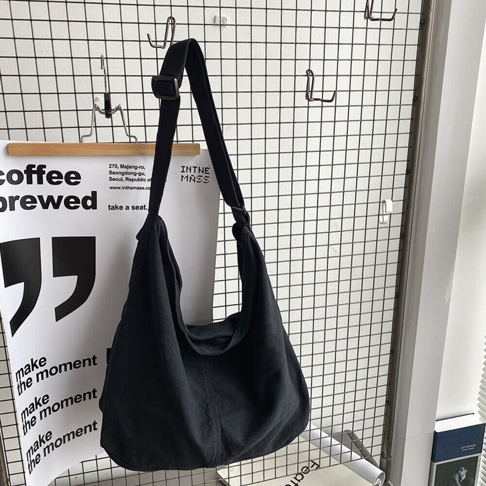 "Stijlvolle oversize canvas schoudertas voor dames, duurzaam, met comfortabele band, perfect voor dagelijks gebruik."