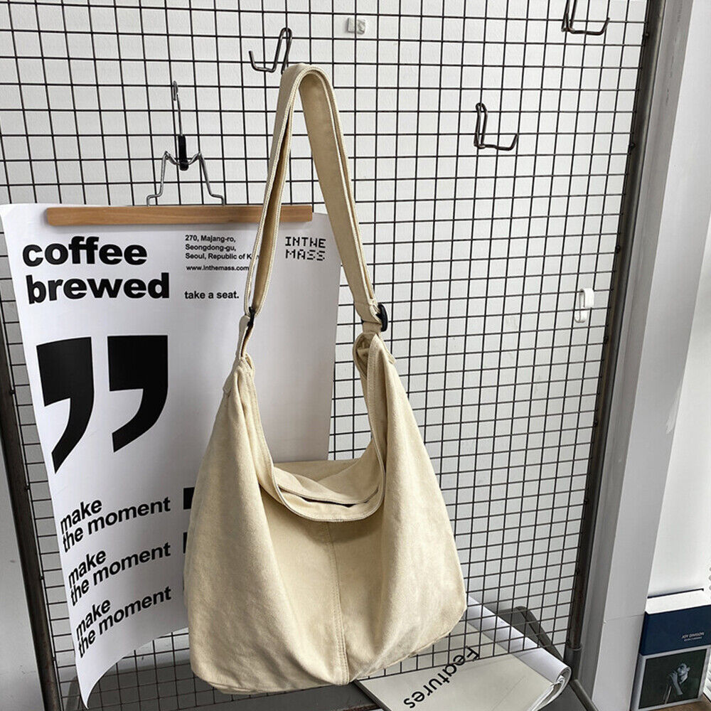 "Stijlvolle oversize canvas schoudertas voor dames, duurzaam, met comfortabele band, perfect voor dagelijks gebruik."