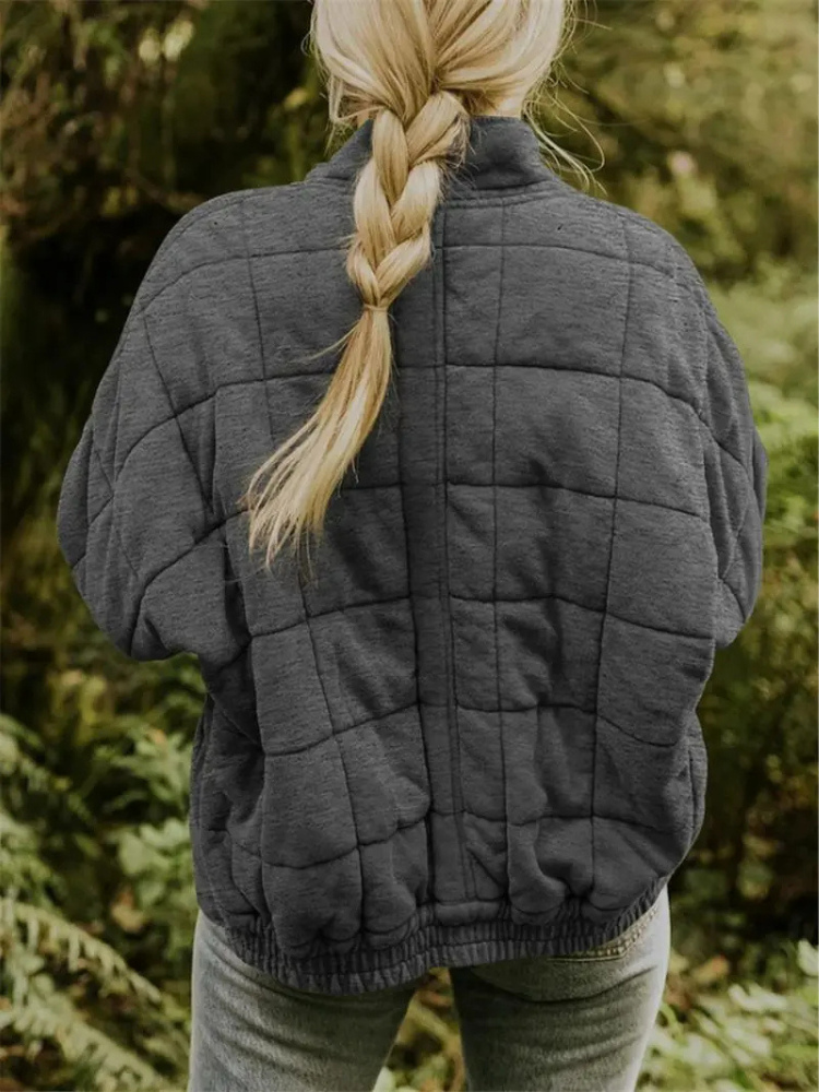 "Stijlvolle, oversized damesovergangsjas in meerdere kleuren zoals donkergrijs en groen, ideaal voor wisselend weer."