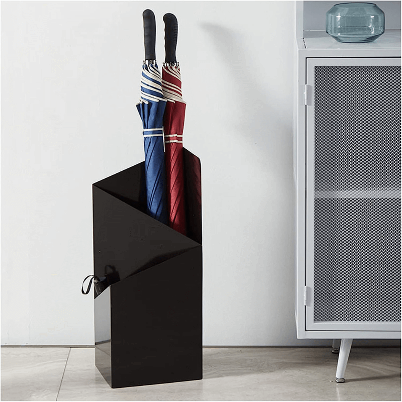 "Stijlvolle parapluhouder met lekbak in strakke geometrische Scandinavische stijl, met metalen afwerking voor entree."