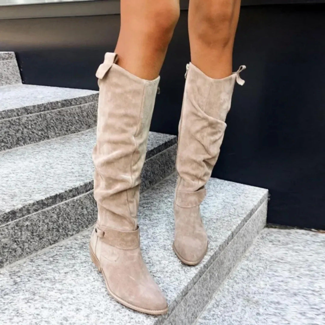 "Stijlvolle suède laarzen voor dames, elegant beige ontwerp, met comfortabele dempende binnenzolen en weerbestendig."