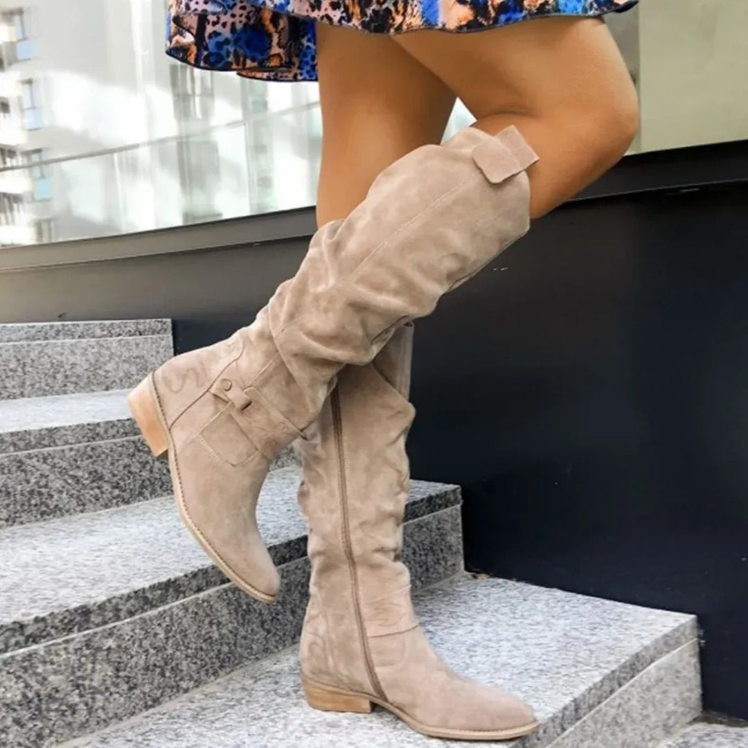 "Stijlvolle suède laarzen voor dames, elegant beige ontwerp, met comfortabele dempende binnenzolen en weerbestendig."
