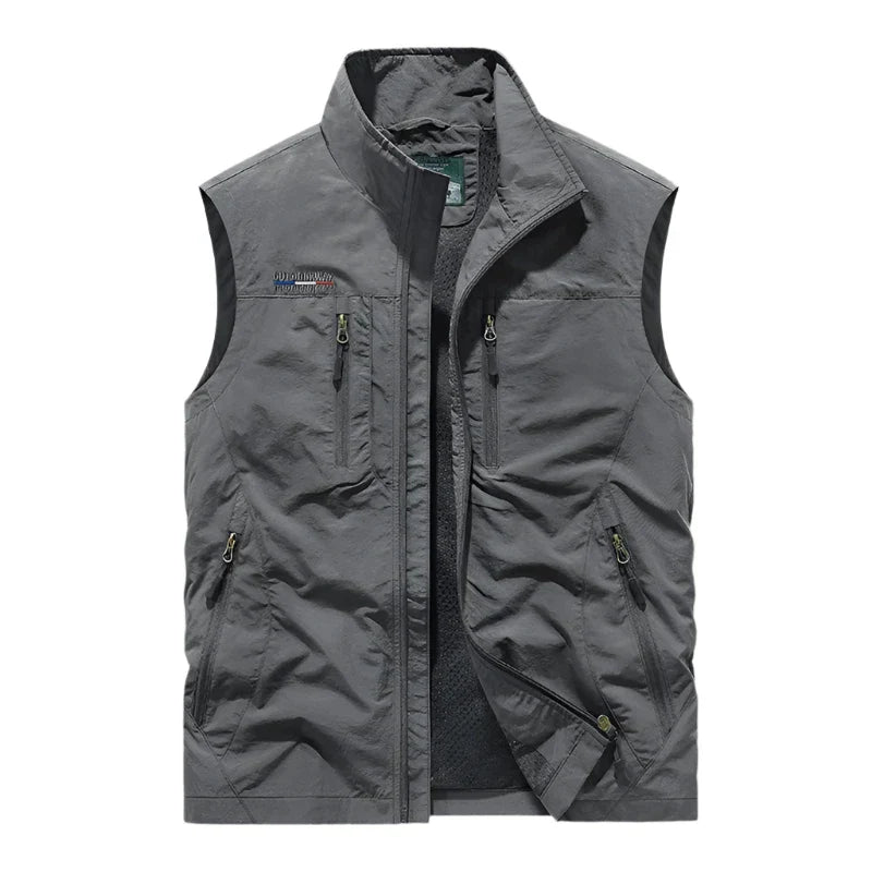 "Stijlvolle waterdichte bodywarmer heren, lichtgewicht, met meerdere zakken in zwart, blauw en groen, ideaal voor buiten."