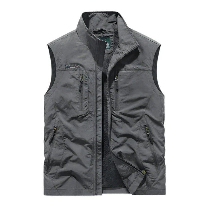 "Stijlvolle waterdichte bodywarmer heren, lichtgewicht, met meerdere zakken in zwart, blauw en groen, ideaal voor buiten."