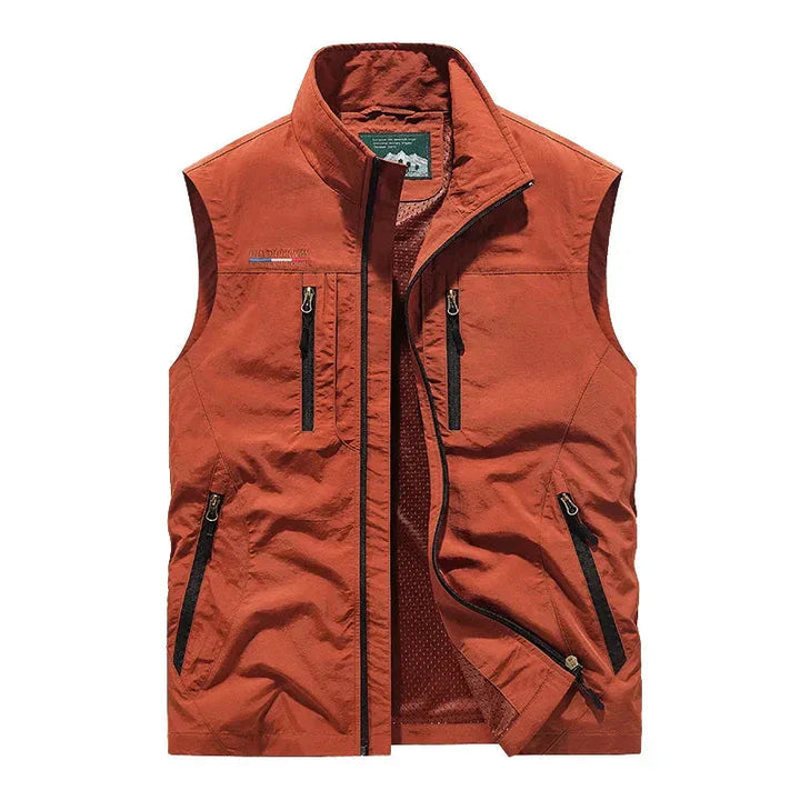"Stijlvolle waterdichte bodywarmer heren, lichtgewicht, met meerdere zakken in zwart, blauw en groen, ideaal voor buiten."