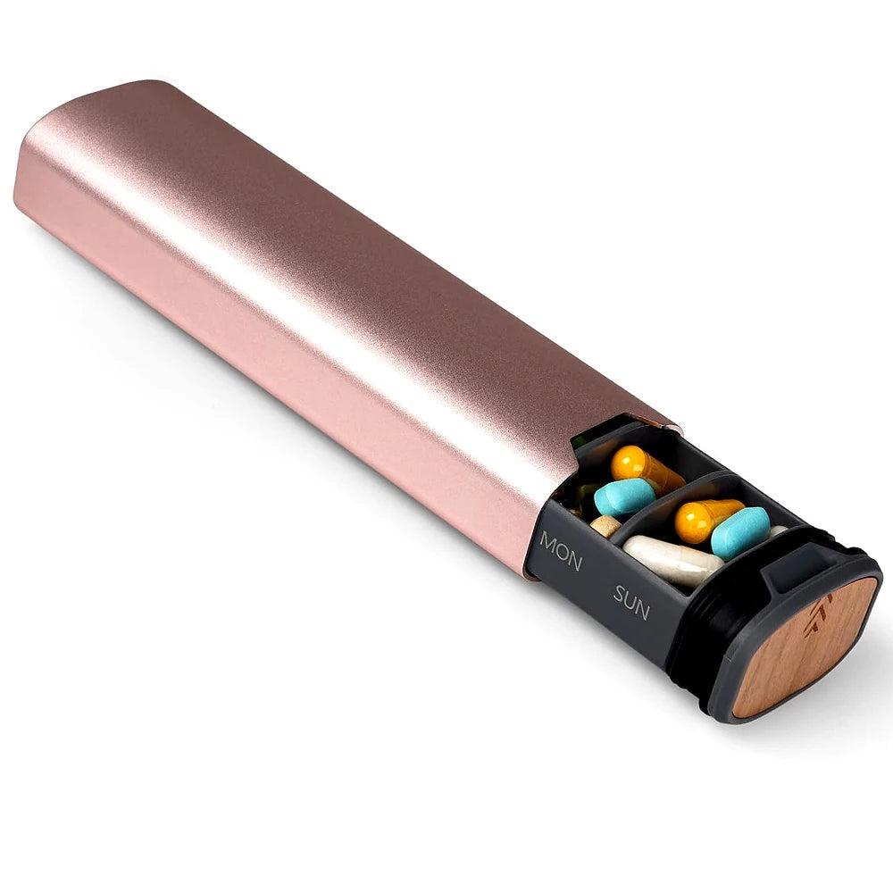 "Stijlvolle wekelijkse pillendoos van hout en aluminium met 7 vakken, ideaal voor georganiseerde medicijnroutine."