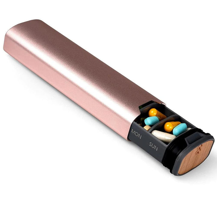 "Stijlvolle wekelijkse pillendoos van hout en aluminium met 7 vakken, ideaal voor georganiseerde medicijnroutine."