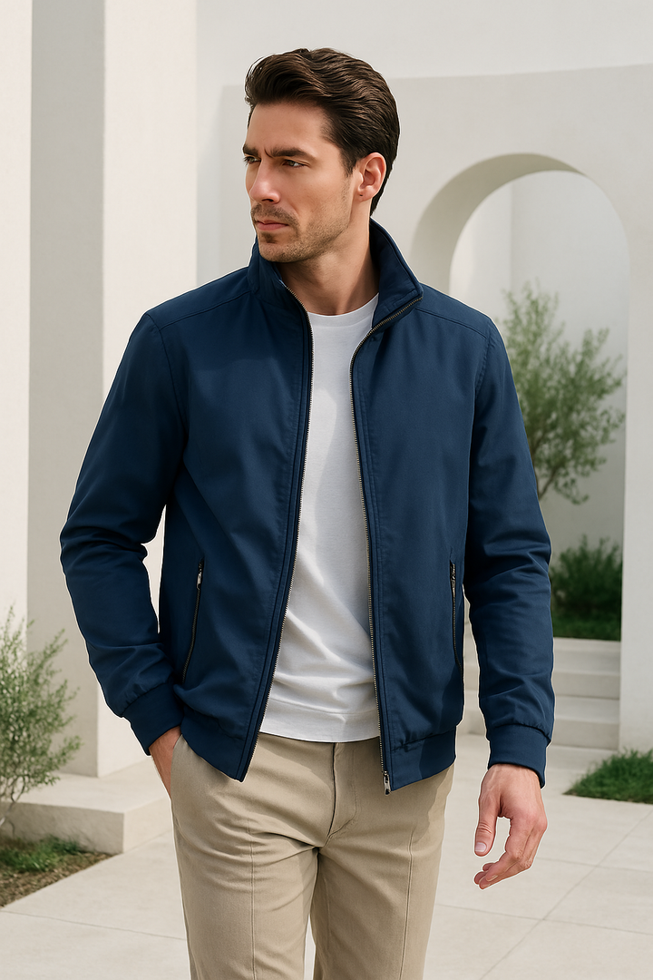 "Stijlvolle winddichte heren zomerjas, strak ontwerp, ademende binnenvoering, elegante look in diverse kleuren beschikbaar."