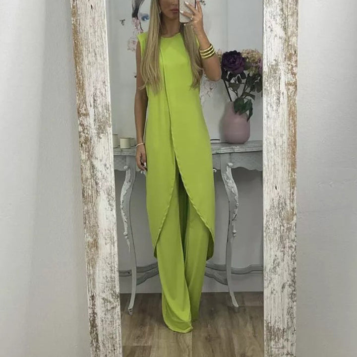 "Sylvia tweedelige damesoutfit, elegante katoenen top en uitlopende broek, comfortabel en geschikt voor elke gelegenheid."