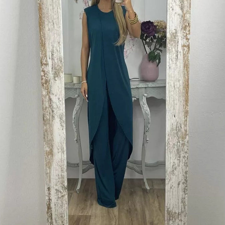 "Sylvia tweedelige damesoutfit, elegante katoenen top en uitlopende broek, comfortabel en geschikt voor elke gelegenheid."