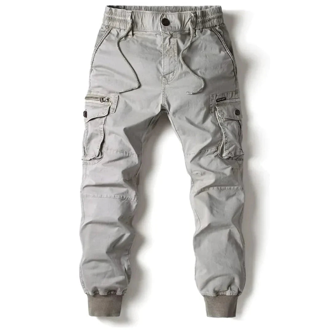 "Tactical cargo broek heren, duurzaam katoen, multifunctionele zakken, stoere streetwear stijl, comfortabele pasvorm."