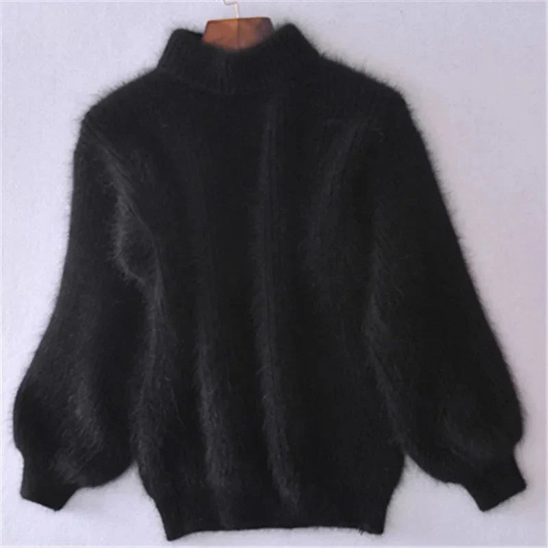 "Taylor Zachte Fluffy Trui in lichtblauw, zacht en comfortabel, ideaal voor herfst/winter, past bij casual outfits."
