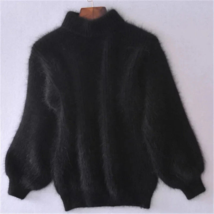 "Taylor Zachte Fluffy Trui in lichtblauw, zacht en comfortabel, ideaal voor herfst/winter, past bij casual outfits."
