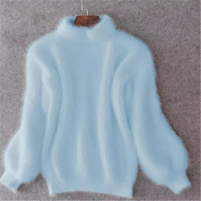 "Taylor Zachte Fluffy Trui in lichtblauw, zacht en comfortabel, ideaal voor herfst/winter, past bij casual outfits."