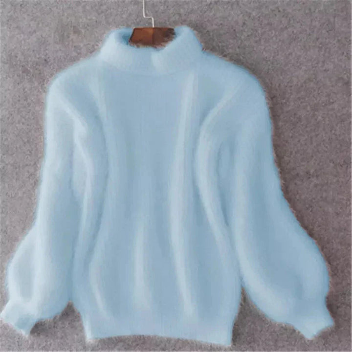 "Taylor Zachte Fluffy Trui in lichtblauw, zacht en comfortabel, ideaal voor herfst/winter, past bij casual outfits."