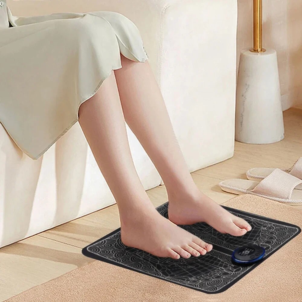 "TheraPulse Pro voetmassager, zwart, biedt verlichting voor voet- en onderbeenpijn met geavanceerde massagetechnologie."