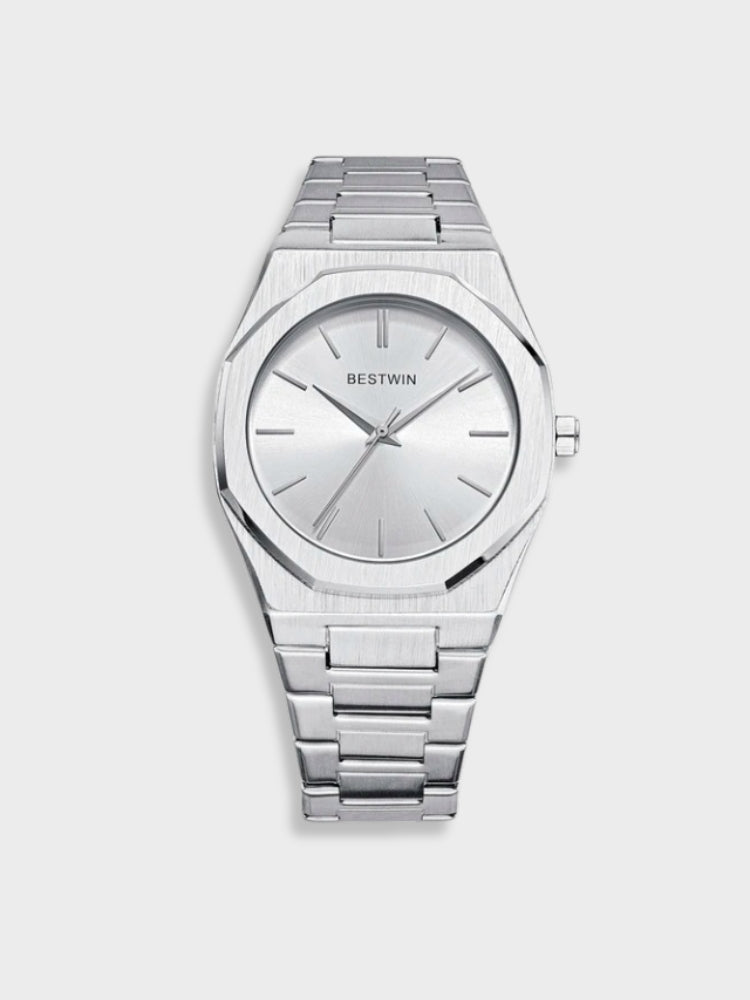 Tijdloos roestvrijstalen horloge met elegante afwerking, klassiek ontwerp, zilveren wijzerplaat en duurzame metalen band.