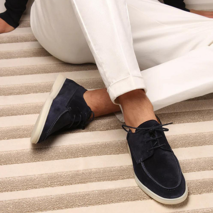 "Tijdloze elegante klassieke loafers voor dames, beige en zwart, met verfijnde afwerking, veelzijdig en comfortabel."