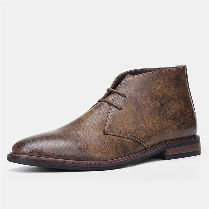 Tijdloze heren desert boots van hoogwaardig leer met vintage stijl en antislip zool, geschikt voor elke gelegenheid.