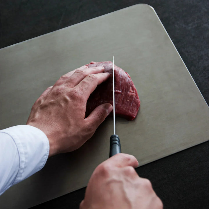 "Titanium snijplank met antibacterieel oppervlak, niet-poreus design, perfect voor hygiënisch koken en mesbescherming."