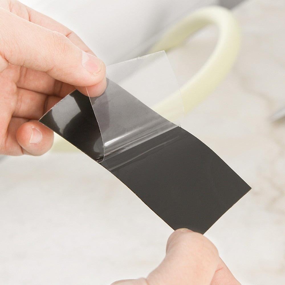 "Transparante waterdichte reparatietape op spoel, zelfklevend, geschikt voor lekkages en scheuren, weerbestendig."