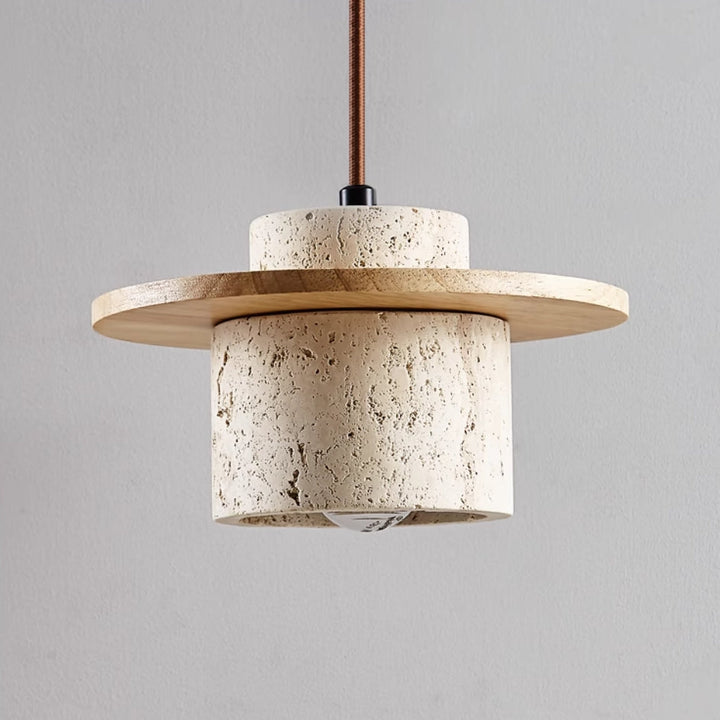 Travertin hanglamp, elegante plafondverlichting met natuurlijke travertin en hout, modern design voor warme sfeerverlichting.