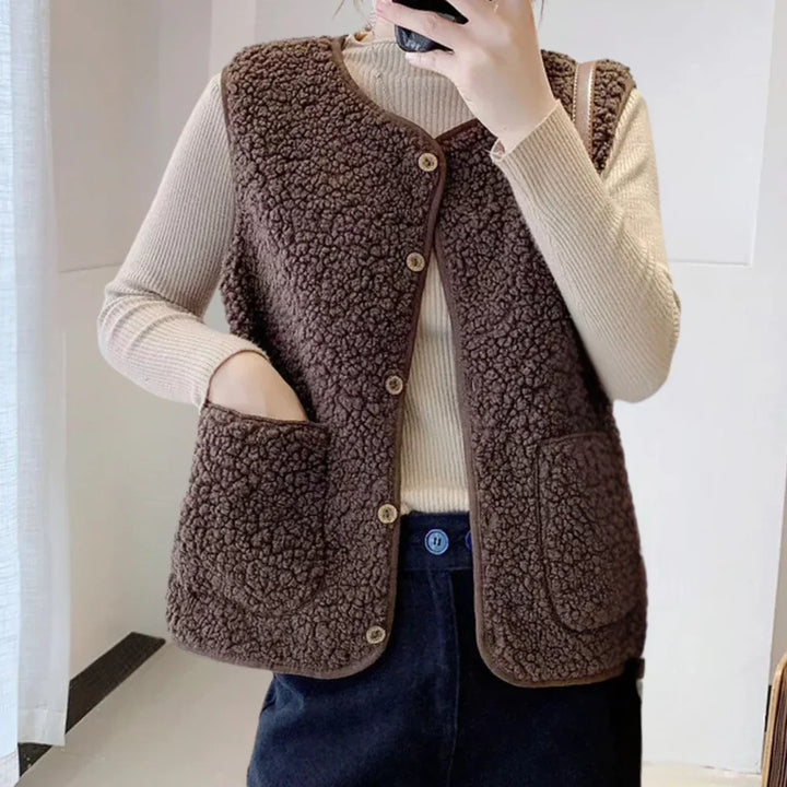 "Trendy Amara damesvest van wol met rits en zakken, warm en stijlvol, ideaal voor casual tot formele outfits"