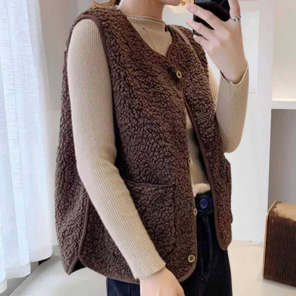 "Trendy Amara damesvest van wol met rits en zakken, warm en stijlvol, ideaal voor casual tot formele outfits"
