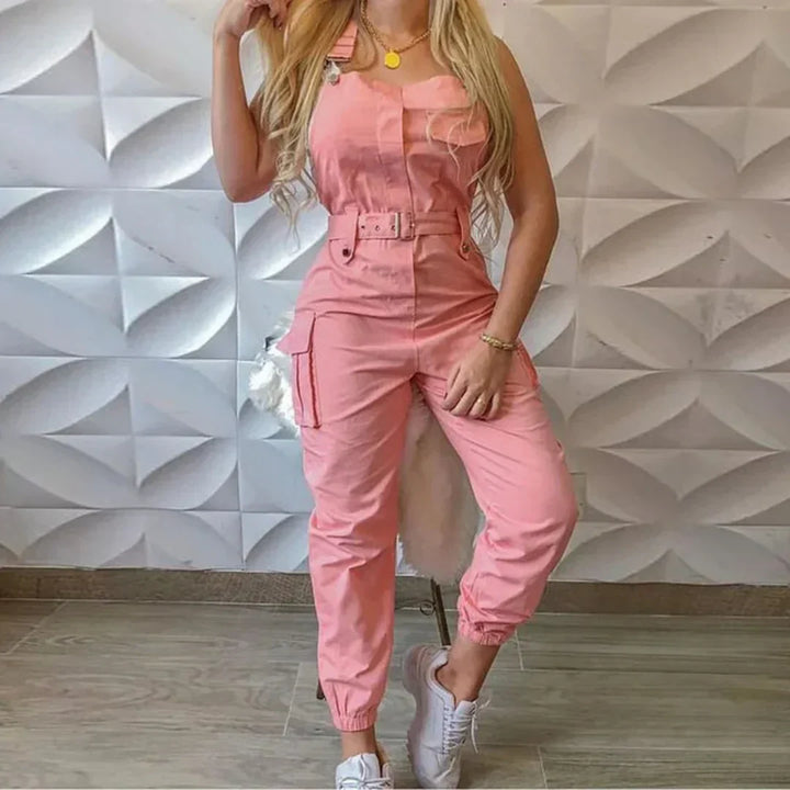 "Trendy cargo overall voor dames met verstelbare tailleband, praktische zakken en taps toelopende pijpen, ideaal voor elke st