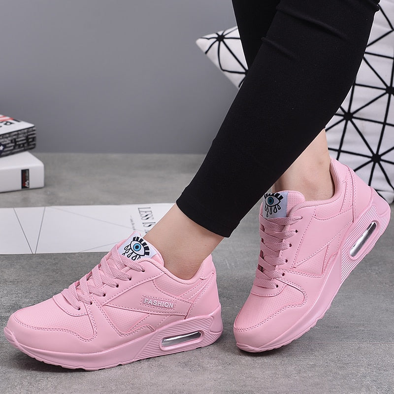 "Trendy chunky sneakers met dikke zool en speels oogmotief, dameschoenen voor een stijlvol en comfortabel statement."