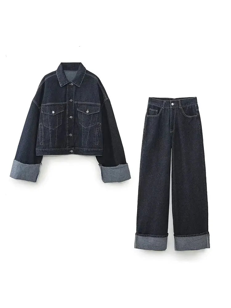 "Trendy Giselle Denim Set, lichtblauwe blouse en jeans; double denim look, relaxed fit, straight leg, stijlvol en veelzijdig.