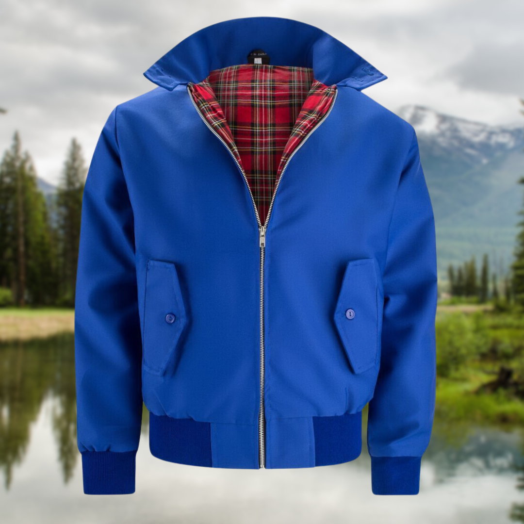 "Trendy heren Harrington vest in marineblauw met opstaande kraag, voorzakken en stijlvolle inrichting."