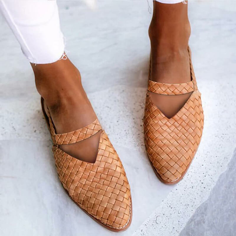 "Trendy Livia sandalen voor dames, levendige kleuren, ergonomische pasvorm, stijlvolle toevoeging aan zomeroutfits."