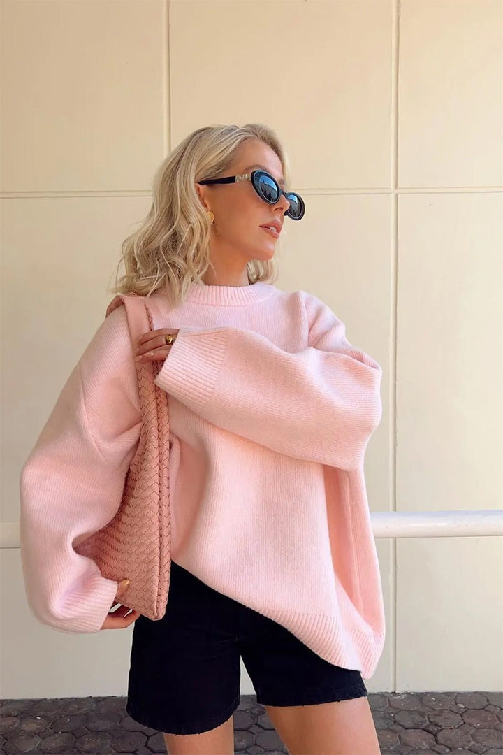 "Trendy oversized sweater in zachtroze met losse pasvorm, ideaal voor herfst en winter, perfect voor jeans en leggings."
