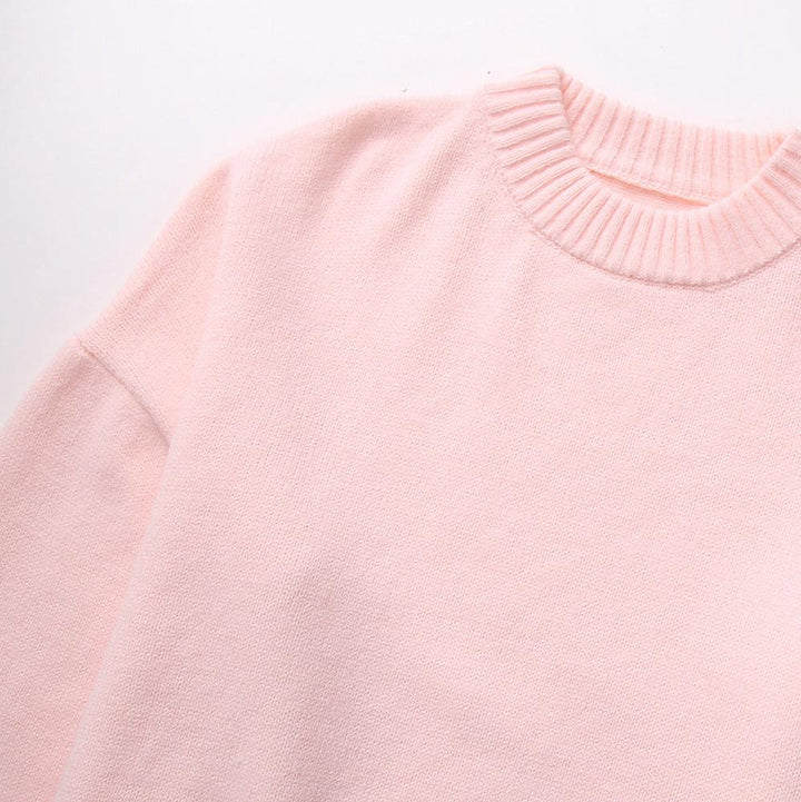 "Trendy oversized sweater in zachtroze met losse pasvorm, ideaal voor herfst en winter, perfect voor jeans en leggings."