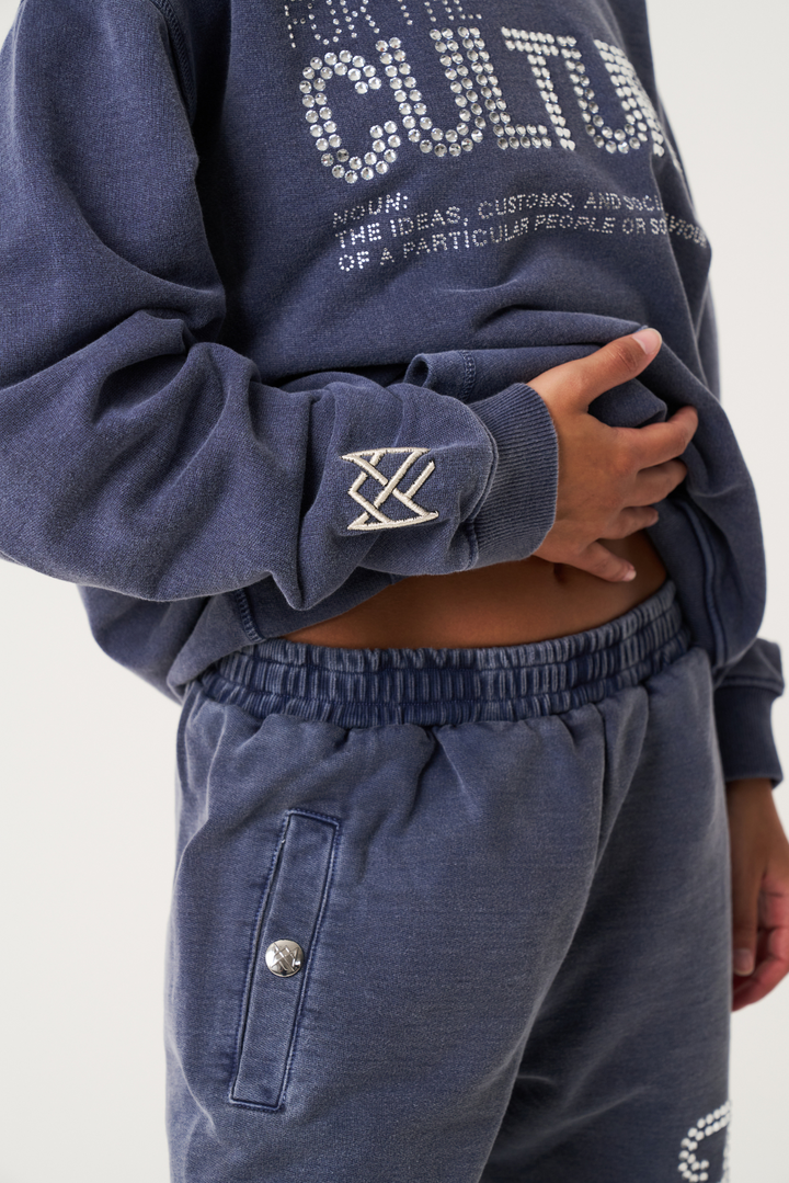 "Trendy unisex hoodie met gedurfde grafische print, ideaal voor streetstyle en comfort in een hoogwaardige katoenmix."