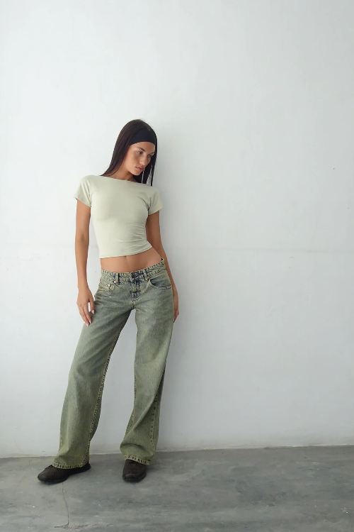 "Trendy Y2K low-rise jeans dames, blauw-wit, slank silhouet en 5-pocket design met stretchdenim voor optimaal comfort."