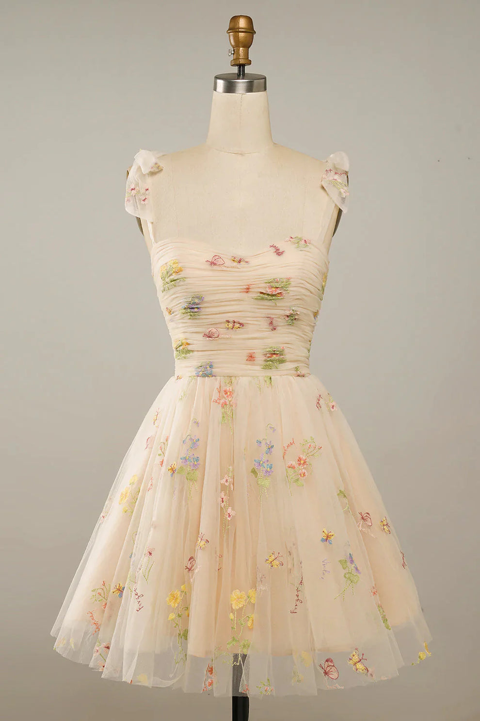 "Tule baljurk met bloemenborduursel, elegant en luxueus, verkrijgbaar in groen en blauw, voor speciale gelegenheden."