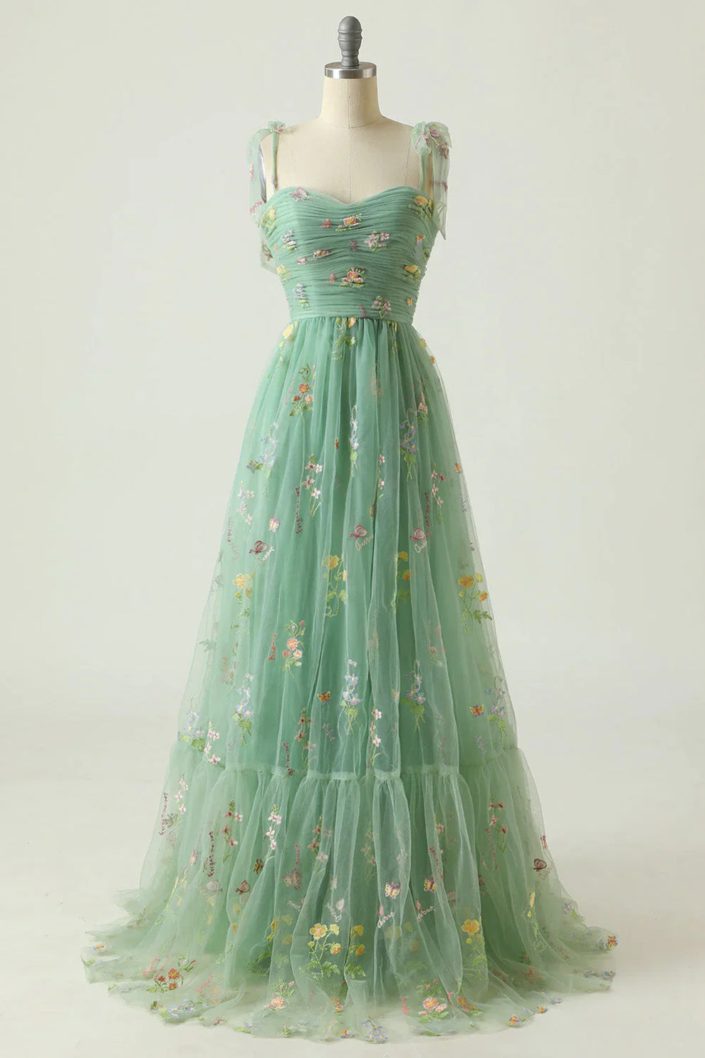 "Tule baljurk met bloemenborduursel, elegant en luxueus, verkrijgbaar in groen en blauw, voor speciale gelegenheden."