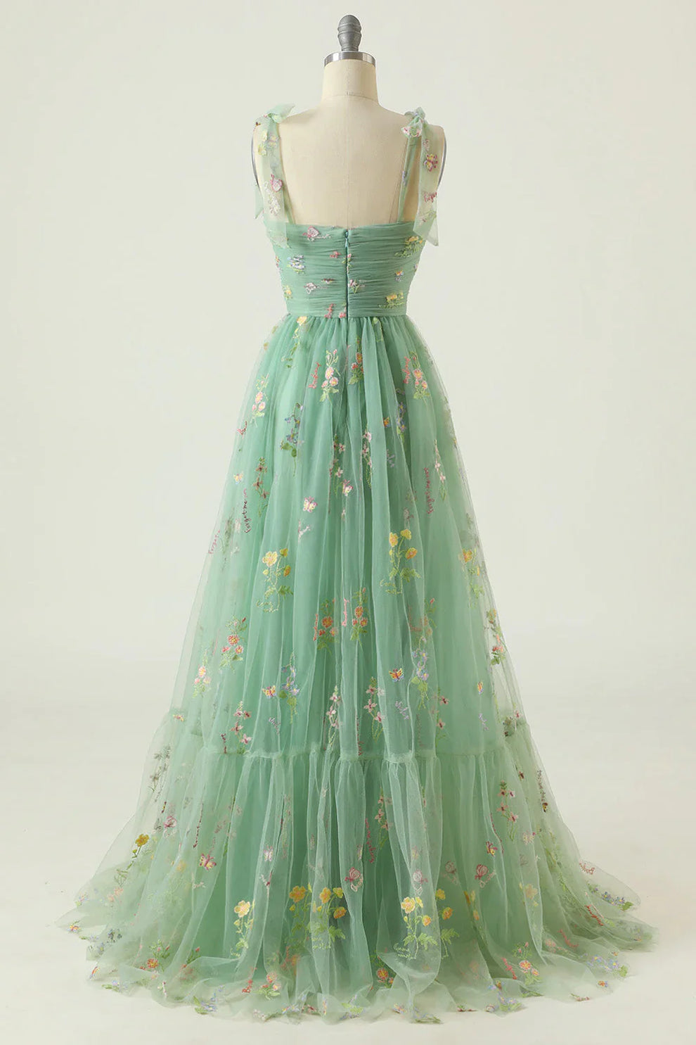 "Tule baljurk met bloemenborduursel, elegant en luxueus, verkrijgbaar in groen en blauw, voor speciale gelegenheden."