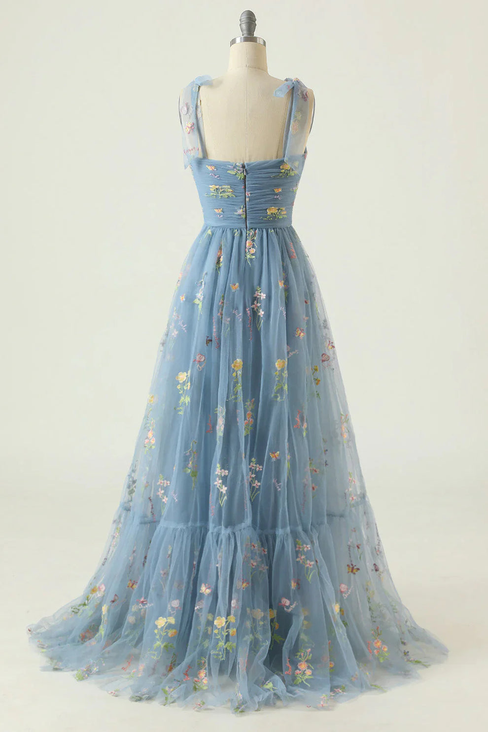 "Tule baljurk met bloemenborduursel, elegant en luxueus, verkrijgbaar in groen en blauw, voor speciale gelegenheden."