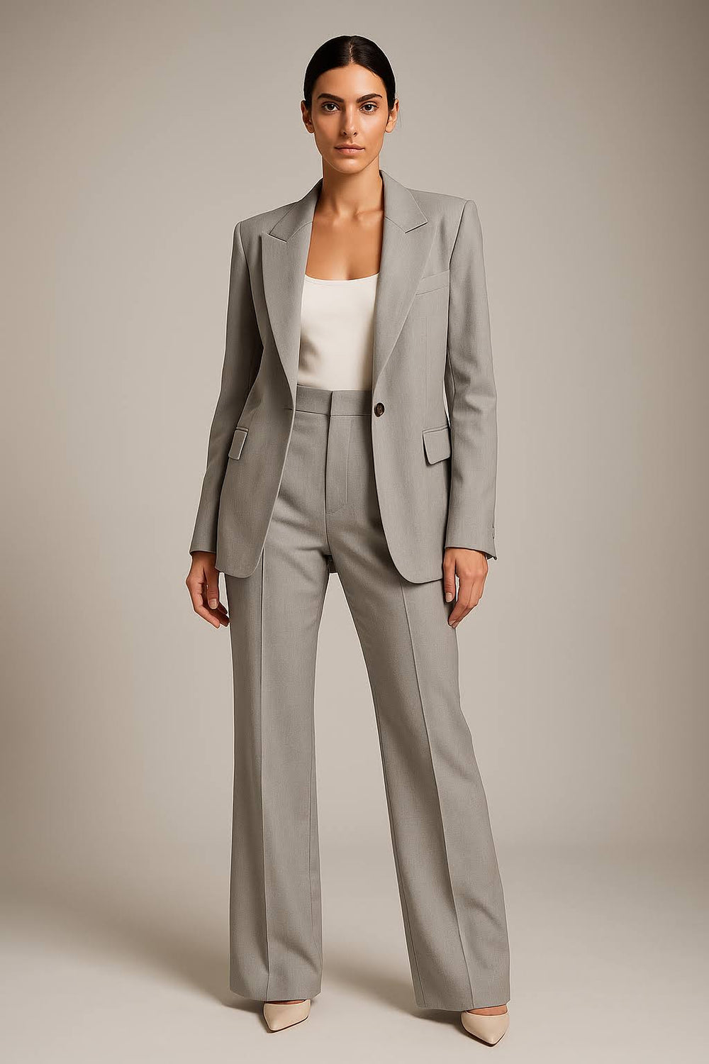"Tweedelig blazer en pantalon set, elegant met V-hals, moderne slanke look, stijlvol voor werk of formele gelegenheden."