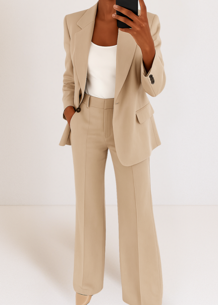 "Tweedelig dames broekpak met tailored blazer en rechte broek, polyester-viscose mix, elegante zakelijke look"