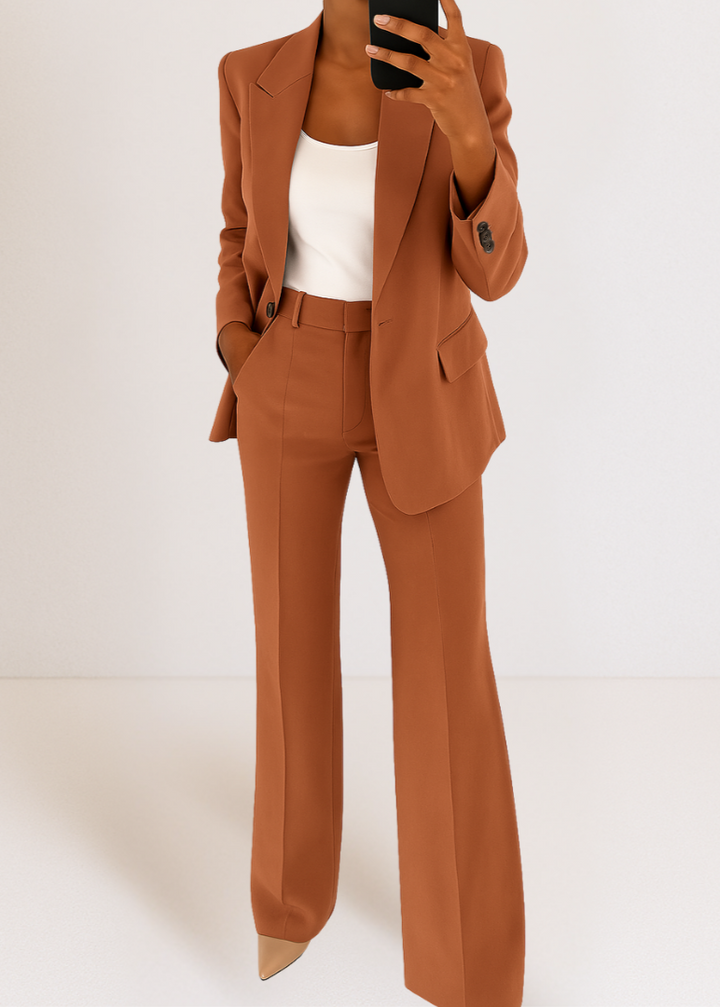 "Tweedelig dames broekpak met tailored blazer en rechte broek, polyester-viscose mix, elegante zakelijke look"