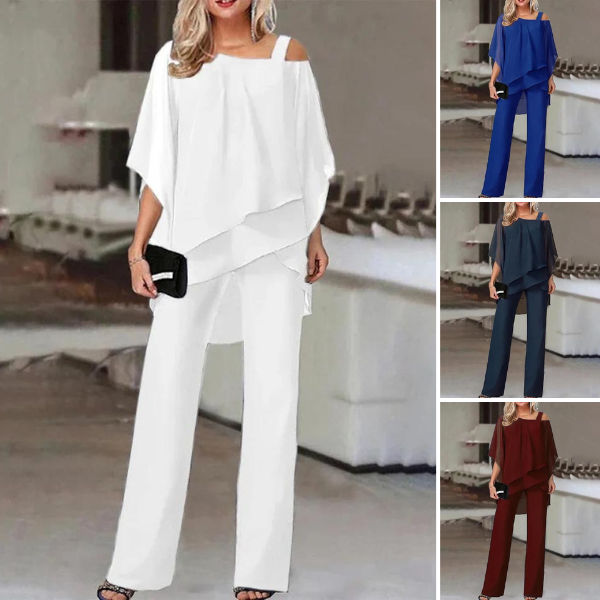 "Tweedelige chiffon set met asymmetrische top en wijde pijpen, elegante off-shoulder details, luchtig en stijlvol."