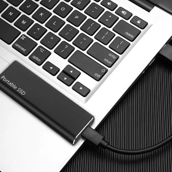 "Ultra dunne 4 TB externe harde schijf met USB-C aansluiting, slank en draagbaar ontwerp, snelle en ruime opslag."