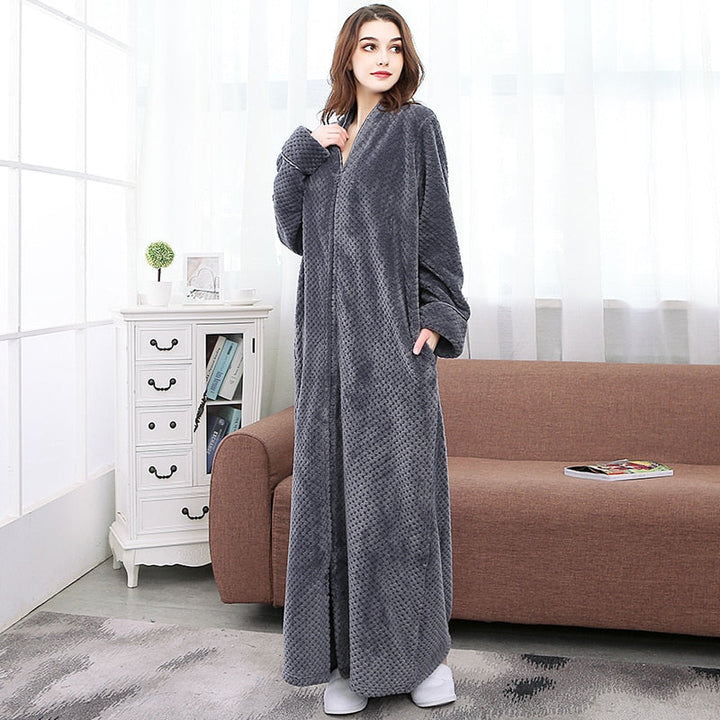"Unisex thermo badjas met rits, lange mouwen en zakken, warm en comfortabel, ideaal voor koude dagen thuis."