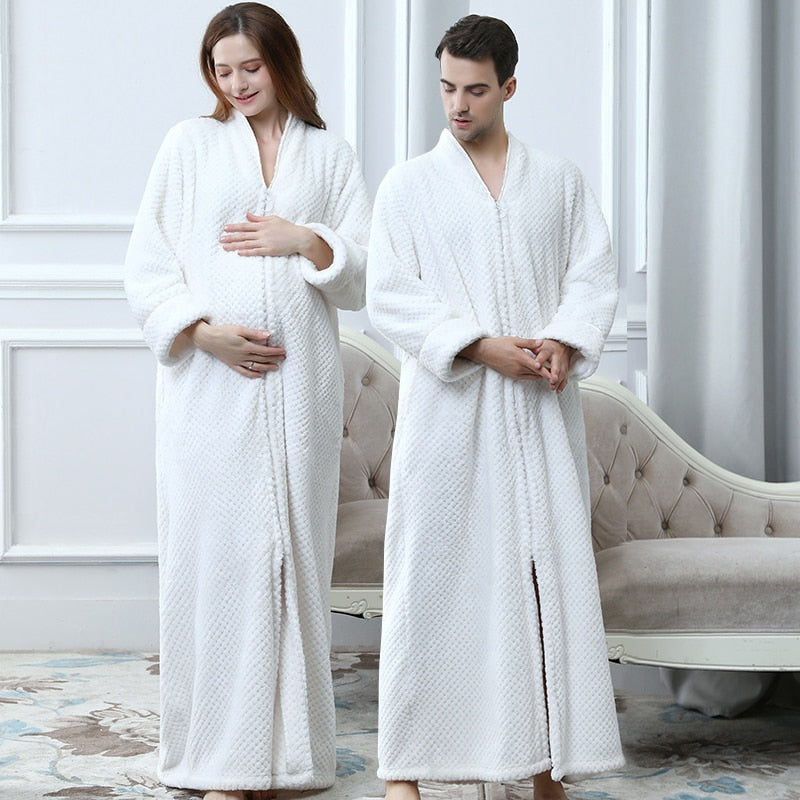 "Unisex thermo badjas met rits, lange mouwen en zakken, warm en comfortabel, ideaal voor koude dagen thuis."