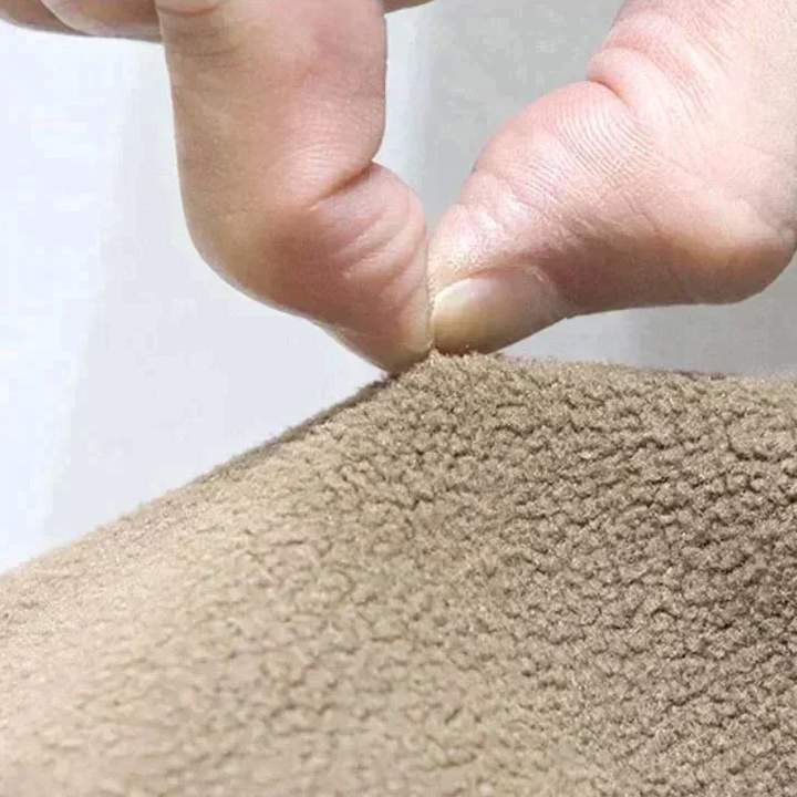 "Unisex ultra warme fleece jas in zacht materiaal voor heren en dames, perfect voor koude winterdagen met praktische zakken."